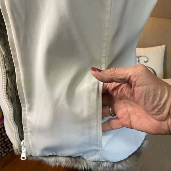 Kristen Blake, Reversible, faux fur vest, sz Med - Picture 10 of 12